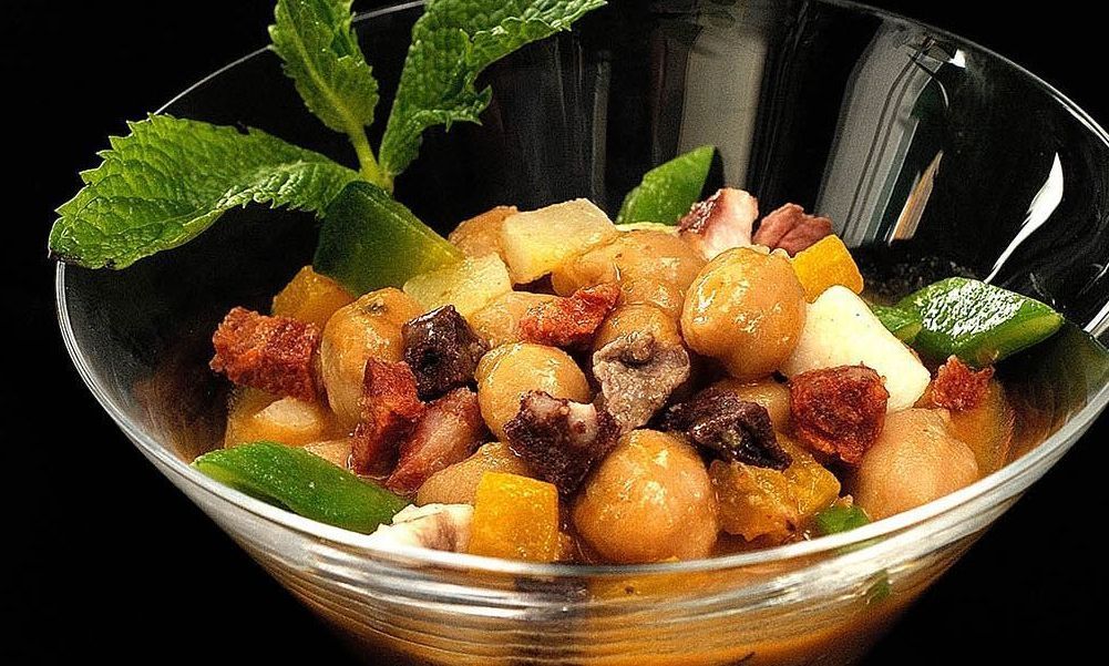 Potaje de garbanzos con chacina
