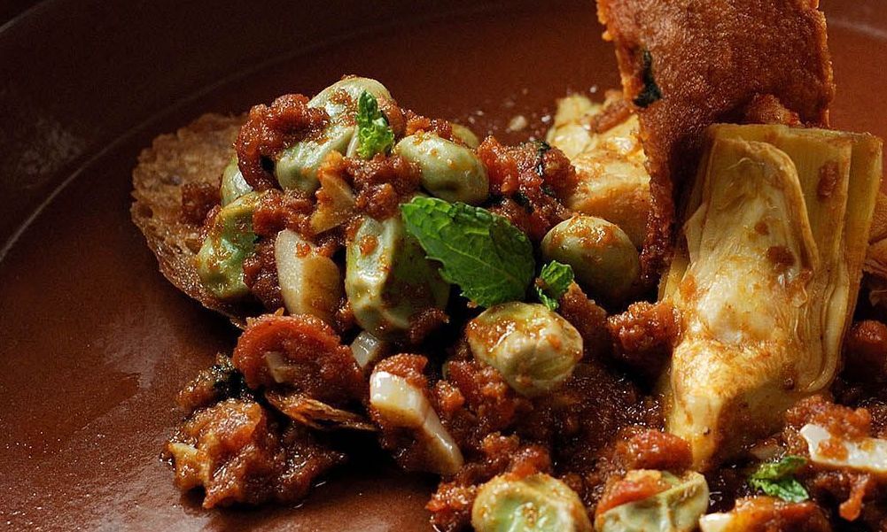 Cazuela de habas con alcachofa