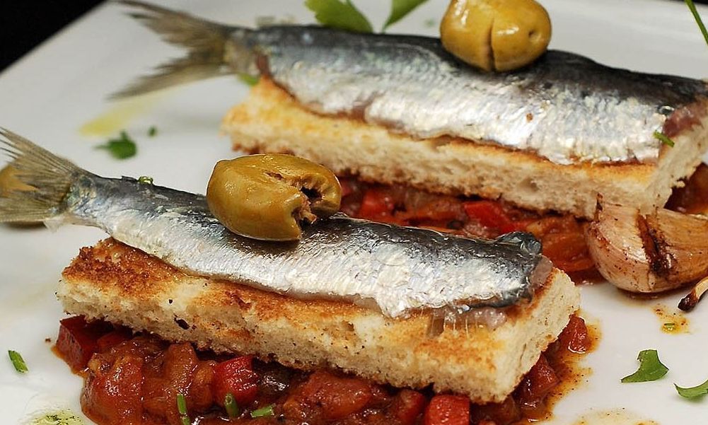 Sardinas con sofrito y molleja frita