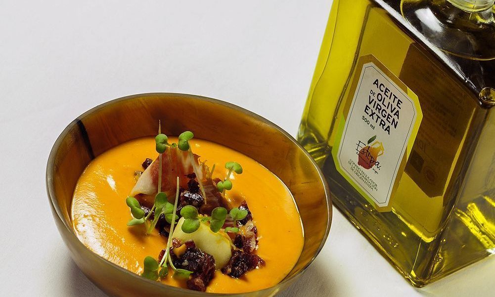 Salmorejo de melón con jamón ibérico
