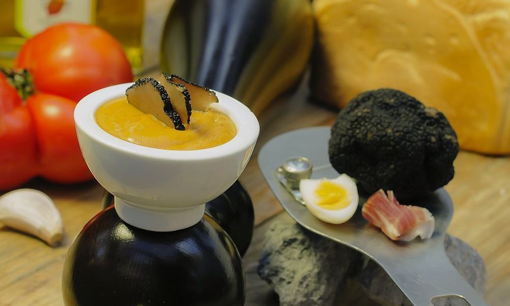 Salmorejo de trufas y setas