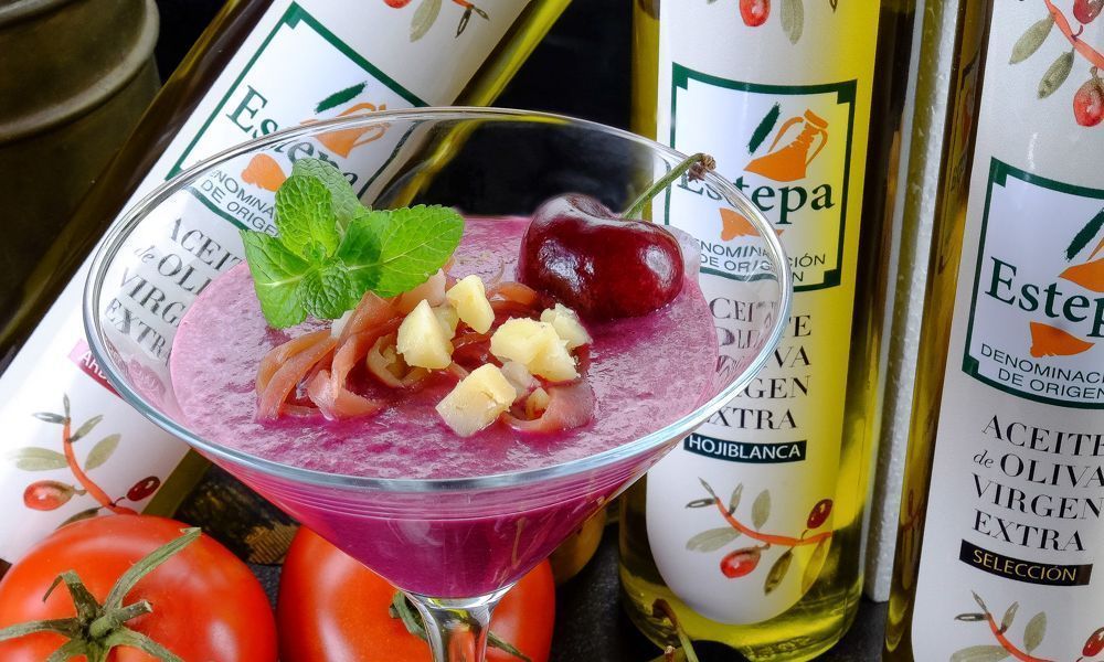 Gazpacho de cerezas hecho con el mejor virgen extra