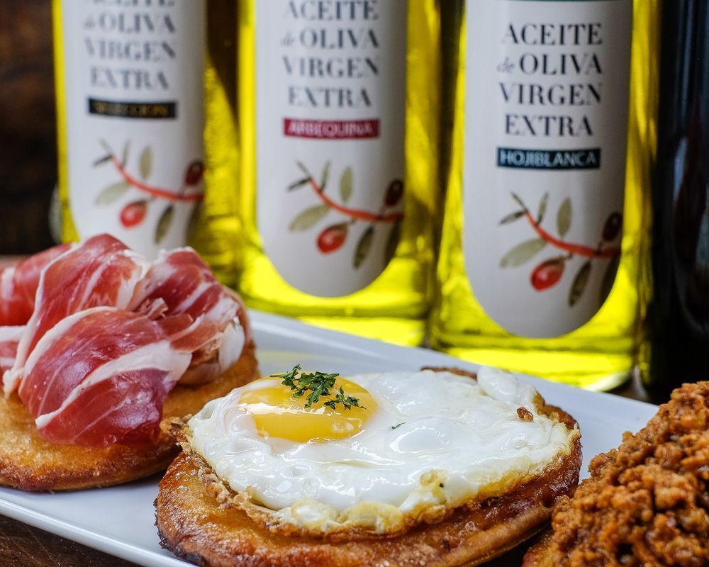 Tortos de maíz con huevo Tortos de maíz con huevo elaborados con el mejor aceite de oliva virgen extra
