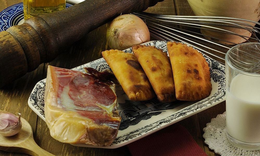 Empanadillas de jamón serrano elaboradas con el mejor virgen extra