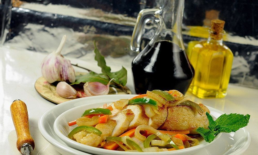 Pechuga de pollo en escabeche elaborada con el mejor virgen extra