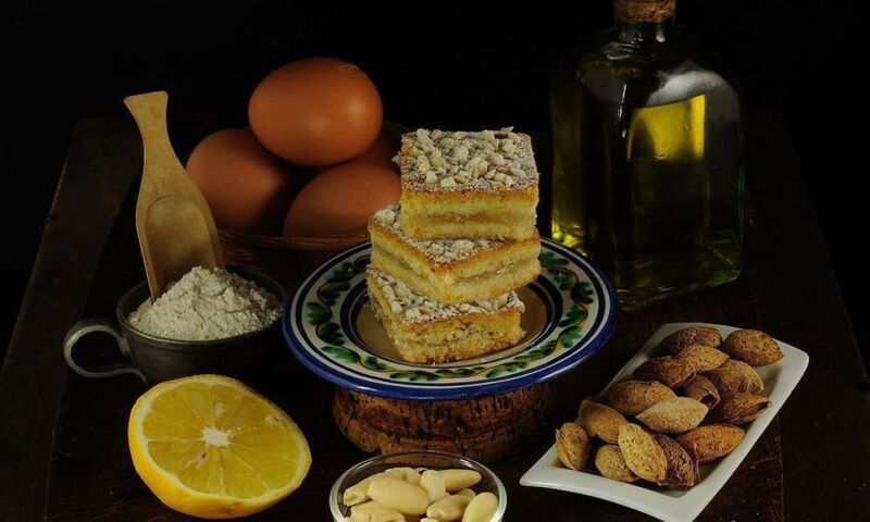 Torta de hornazo elaborada con aceite de oliva virgen extra Torta de hornazo hecha con el mejor virgen extra