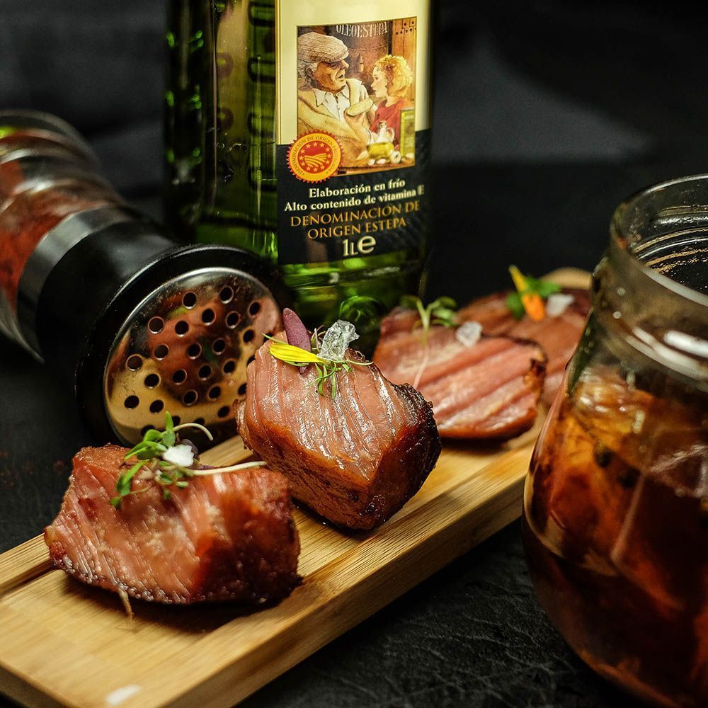 Lomo de orza con aceite de oliva virgen extra de la Denominación de Origen Estepa