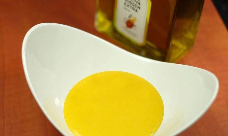 Salsa Holandesa hecha con aceite de oliva virgen extra Salsa Holandesa hecha con el mejor virgen extra