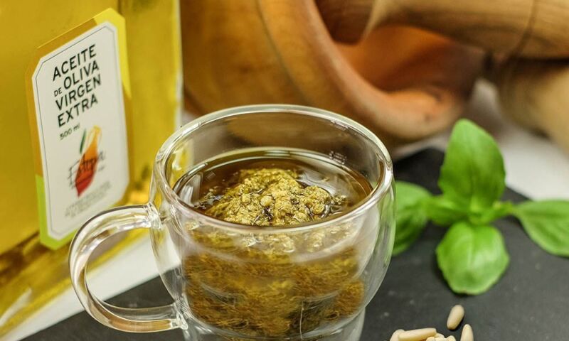 Salsa pesto elaborada con aceite de oliva virgen extra Denominación de Origen Salsa pesto elaborada con el mejor virgen extra Denominación de Origen