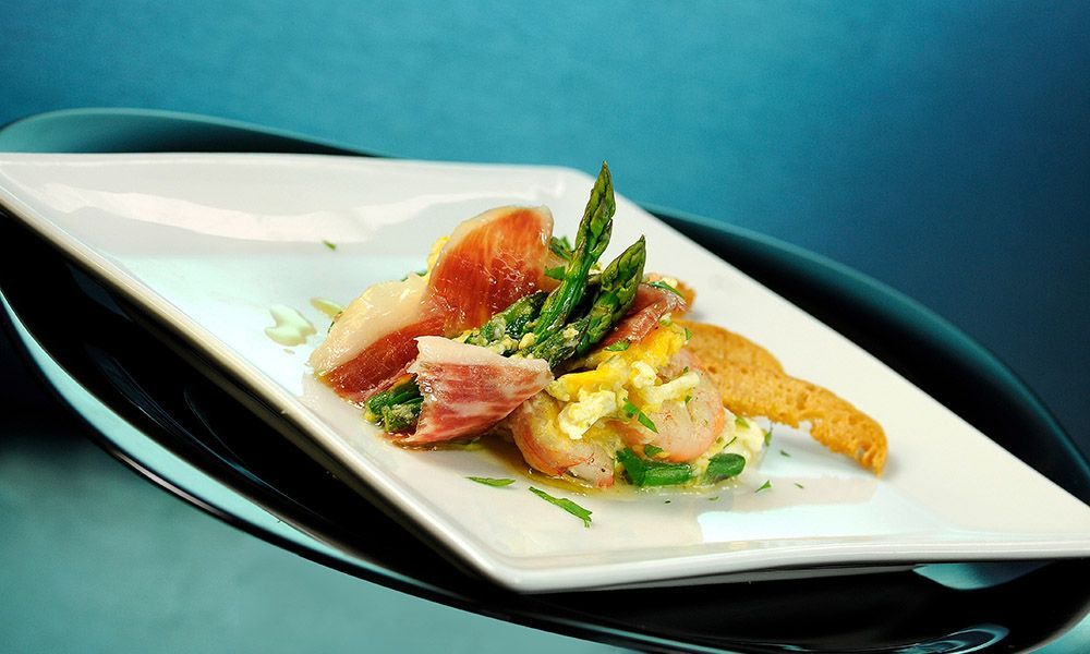 Revuelto de espárragos con aceite de oliva virgen extra Revuelto de espárragos con AOVE de la DOP Estepa