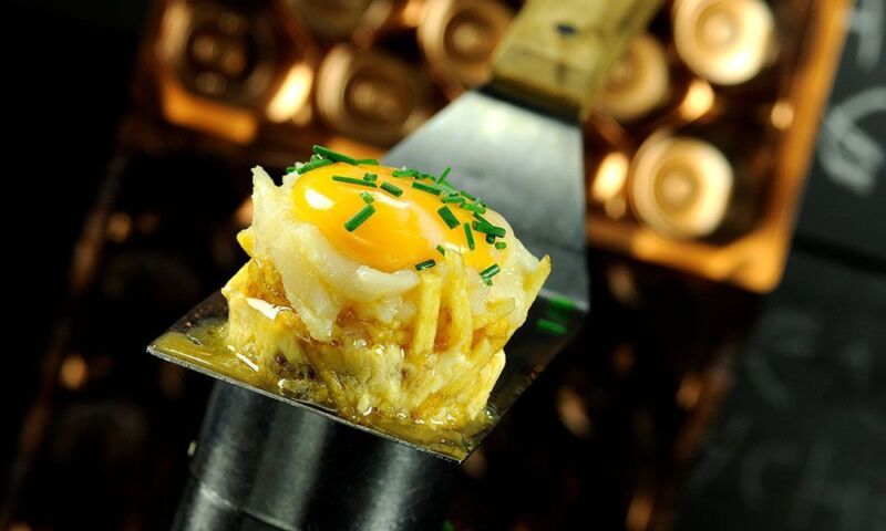 Revuelto-bacalao-patatas-pajas revuelto de bacalao