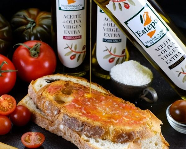 Pan con tomate y aceite de oliva virgen extra