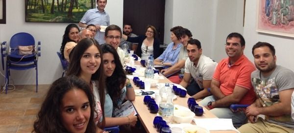 Moisés Caballero, Secretario de la Denominación de Origen Estepa, durante la cata en la Universidad Pablo de Olavide