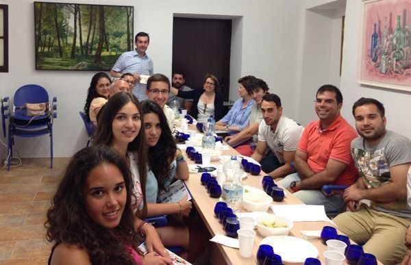 Moisés Caballero, Secretario de la Denominación de Origen Estepa, durante la cata en la Universidad Pablo de Olavide