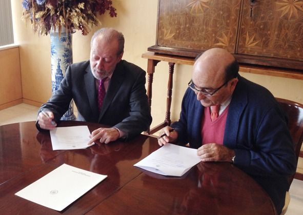 Fernando Rodríguez, Presidente de la Diputación Provincial de Sevilla, y José Mª Loring, Presidente de la Denominación de Origen Estepa, firman el acuerdo