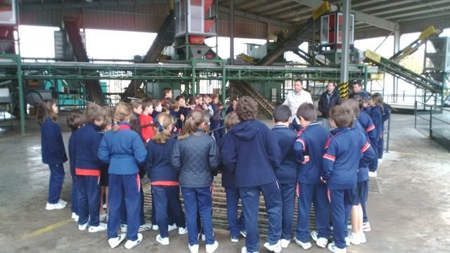 Visita de los alumnos del colegio "Esclavas del Sagrado Corazón" de Córdoba