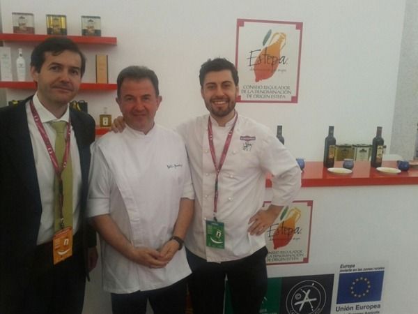 Moisés Caballero, Secretario de la Denominación de Origen Estepa, Martín Berasategui y Juanjo Ruiz