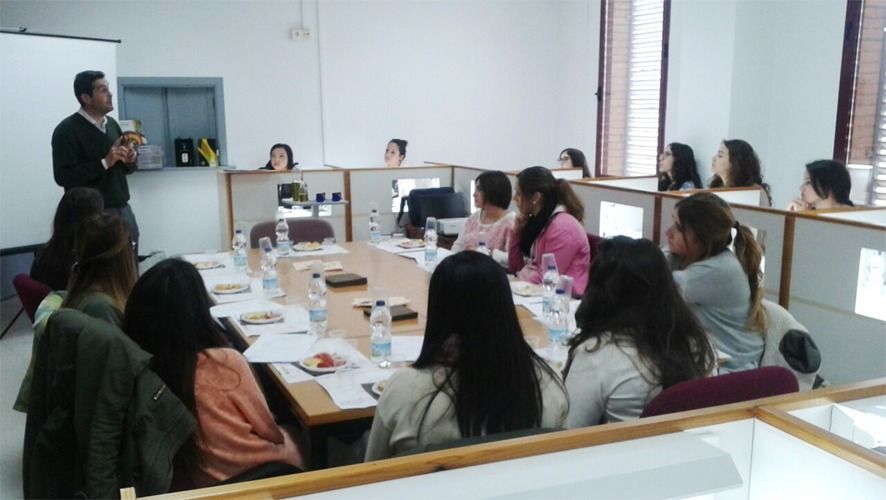 Moisés Caballero durante la cata en la Universidad de Turismo de Málaga