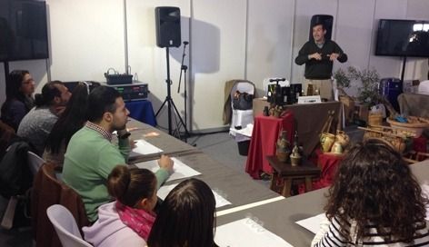 Moisés Caballero durante la cata de la Denominación de Origen Estepa