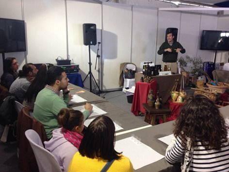Moisés Caballero durante la cata de la Denominación de Origen Estepa