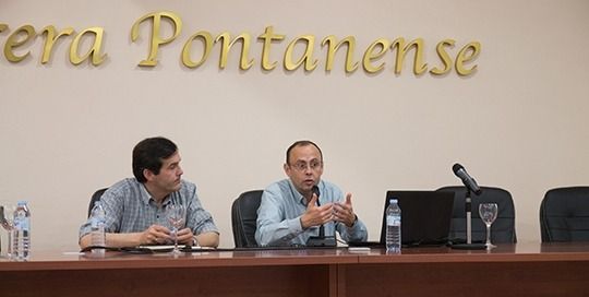 Emilio Camacho durante la conferencia