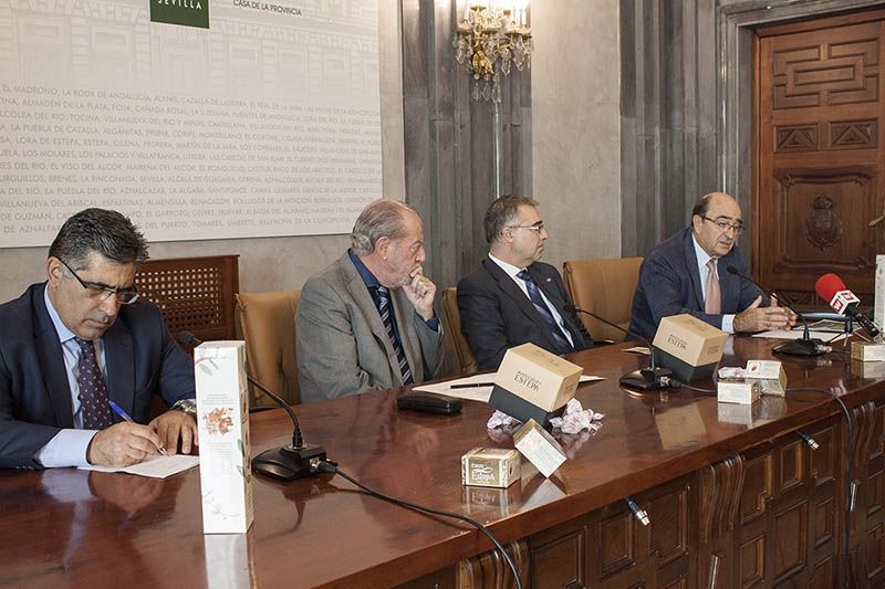 Eusebio Olmedo, Presidente de la IGP de Estepa, Fernando Rodríguez Villalobos, Presidente de la Diputación Provincial de Sevilla, Salvador Martín, Alcalde Estepa, y José María Loring, Presidente de la D.O.P.Estepa