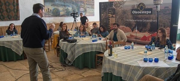 Moisés Caballero, Secretario de la Denominación de Origen Estepa, atiende a los medios de comunicación