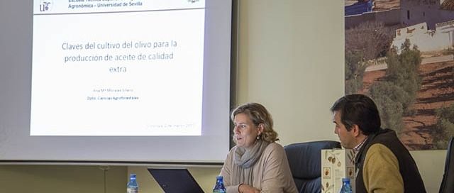 Ana Morales durante la conferencia