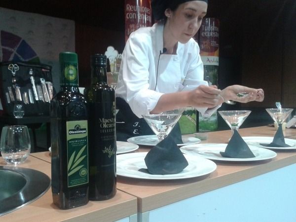 cocinera preparando una receta