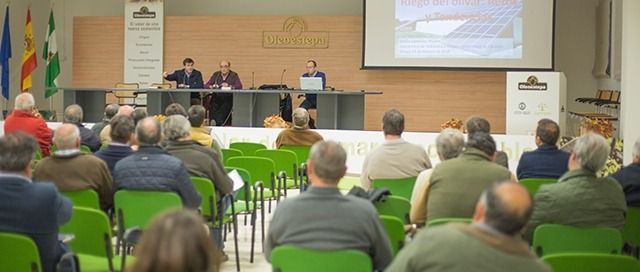 Conferencia sobre riego en el Olivar