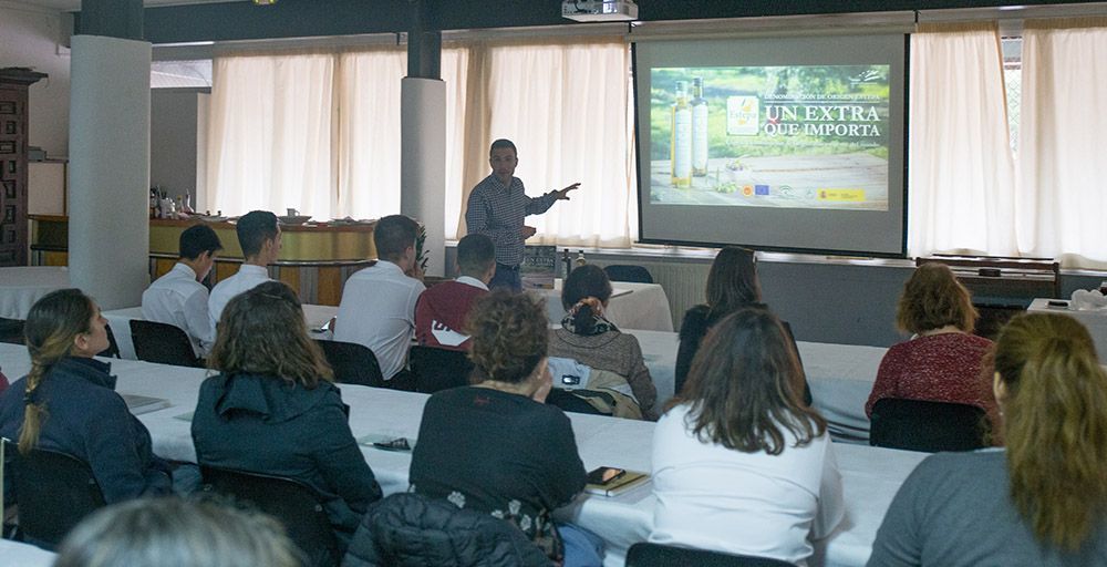 La Escuela del Aceite en la Escuela de Hostelería de Heliópolis