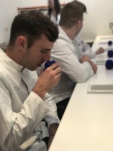 Alumnos de la Escuela de Hostelería de Málaga la Cónsula en la cata del AOVE