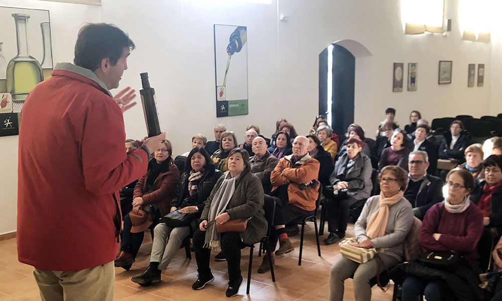 Cata de aceites para el aula de mayores de la UPO